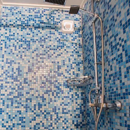 Captain Elias 1 Foiníkion