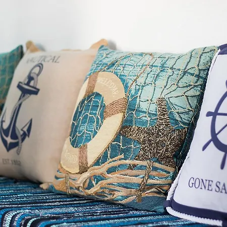 Captain Elias 1 * Foiníkion