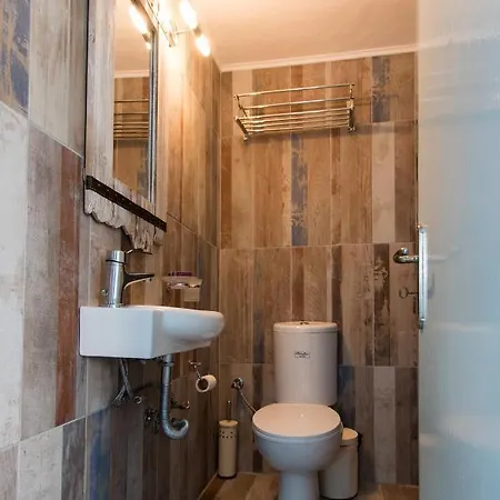 Captain Elias 1 Daire