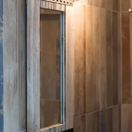 Captain Elias 1 Daire Foiníkion