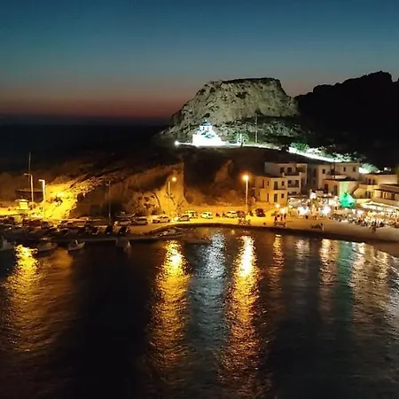 Captain Elias 1 Daire