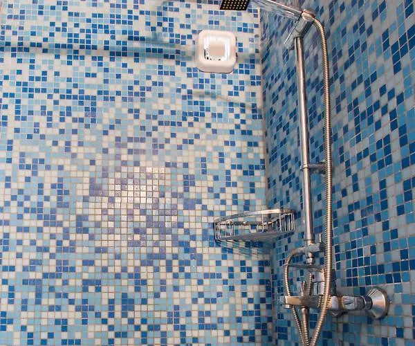 Captain Elias 1 Foiníkion